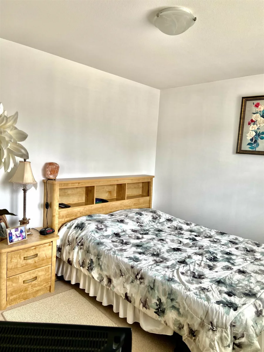 Office / Den Photo of 16072 96a Avenue, Surrey, BC