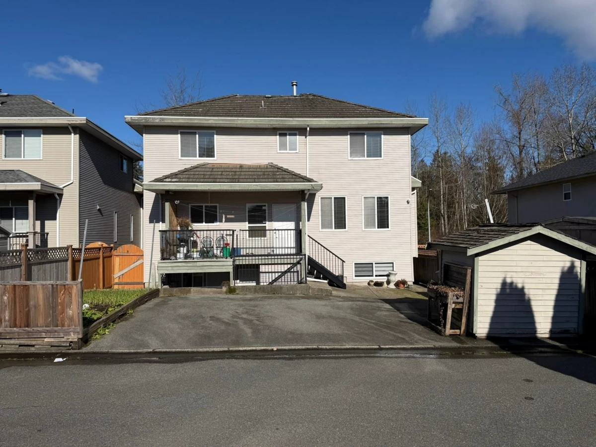 Outdoor Deck Photo of 16072 96a Avenue, Surrey, BC