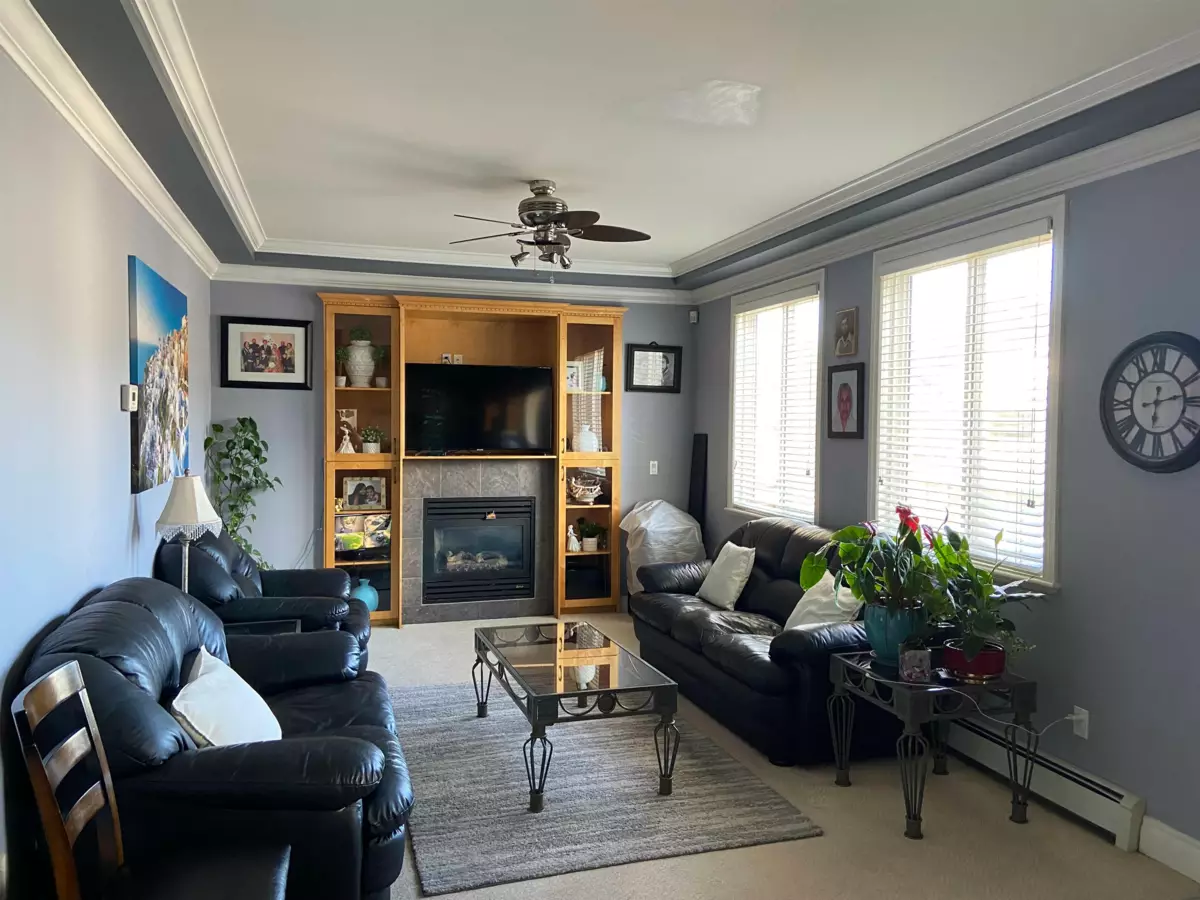 Primary Bathroom Photo of 16072 96a Avenue, Surrey, BC