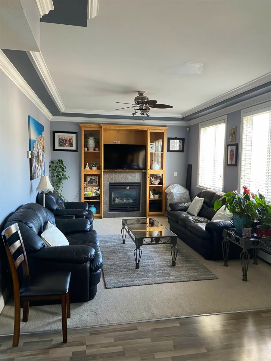 Walk-In Closet Photo of 16072 96a Avenue, Surrey, BC