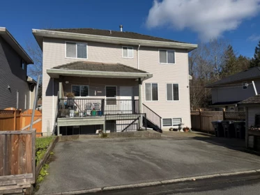 Front Yard Photo of 16072 96a Avenue, Surrey, BC