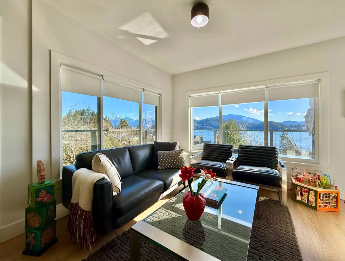 Kitchen Island Photo of 609 Glen Road, Gibsons, BC