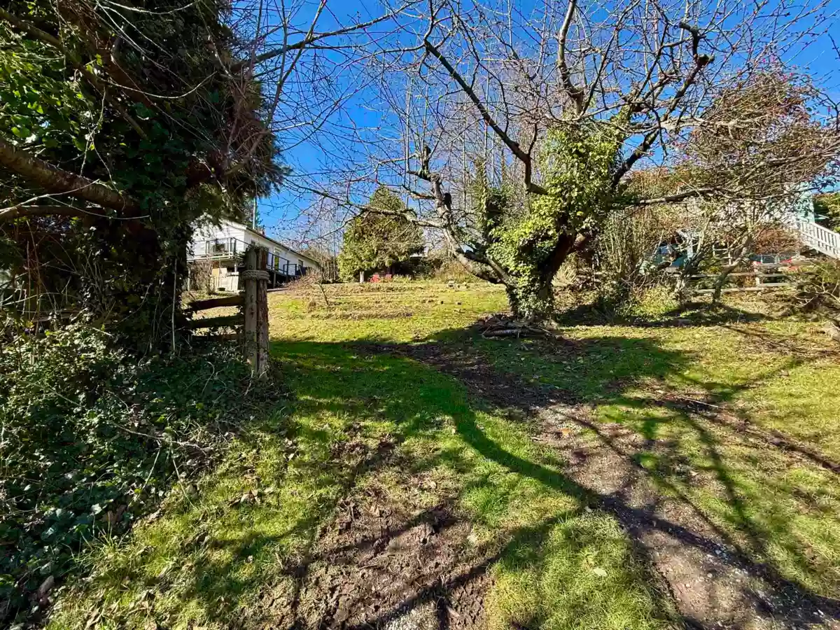 Loft / Bonus Room Photo of 609 Glen Road, Gibsons, BC