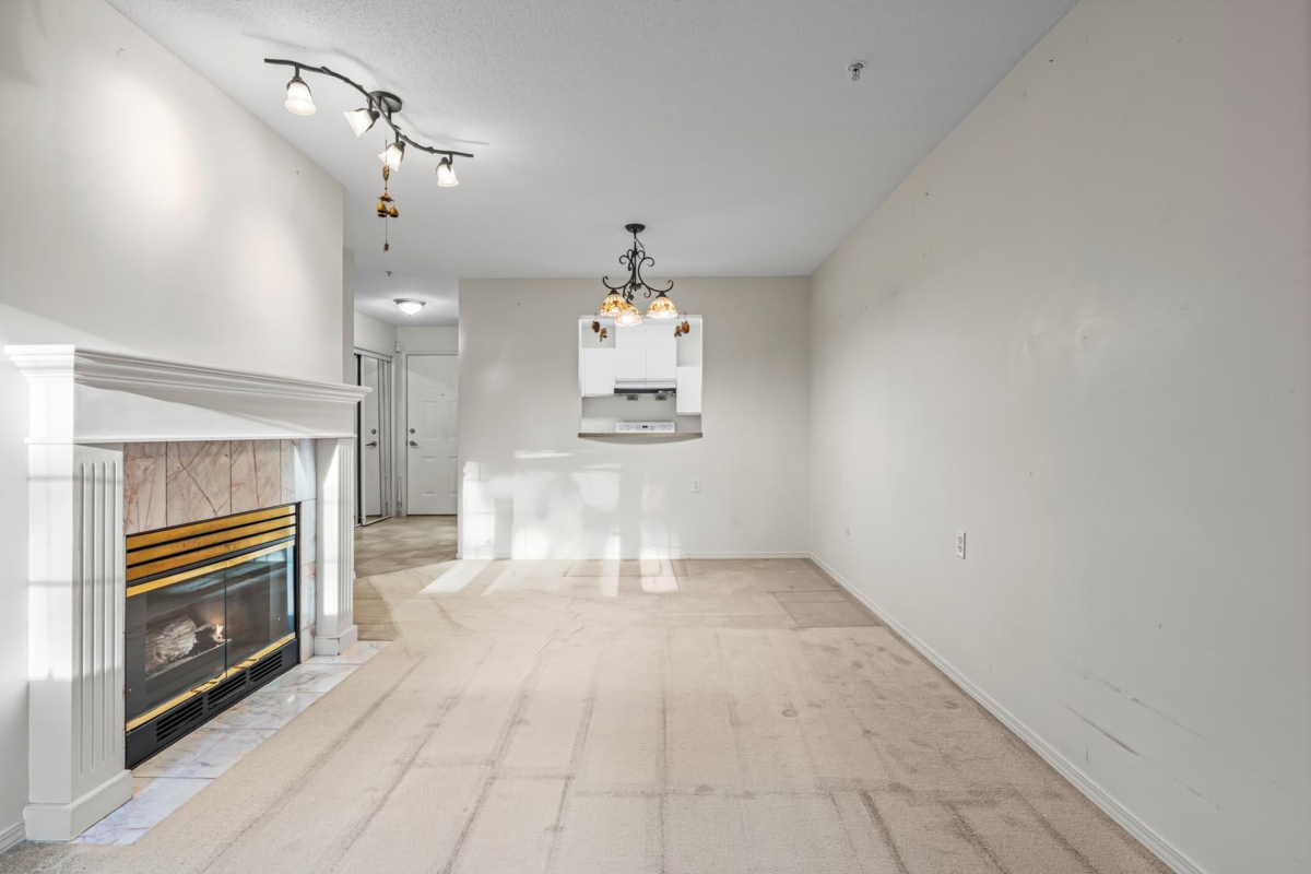 Breakfast Nook Photo of 111 55 Blackberry Drive, New Westminster, BC