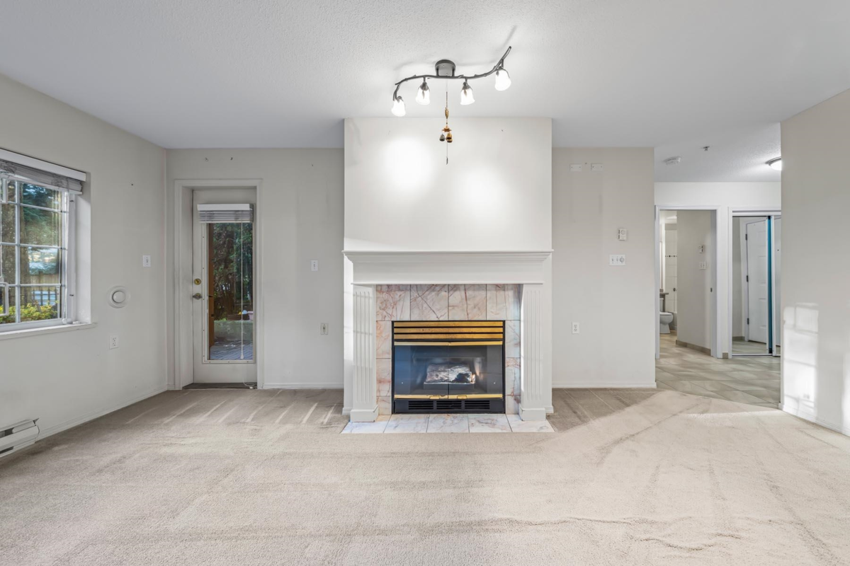 Kitchen Island Photo of 111 55 Blackberry Drive, New Westminster, BC