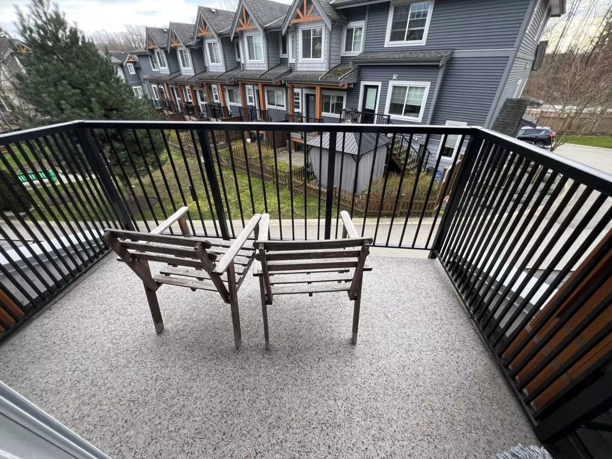 Kitchen Island Photo of 10 22810 113 Avenue, Maple Ridge, BC
