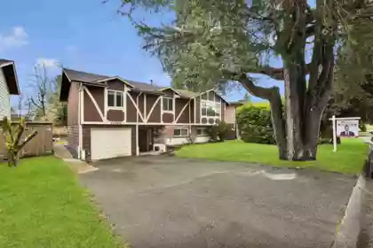 11780 85a Avenue, Delta, BC, Annieville — 6 bed single family residence for sale