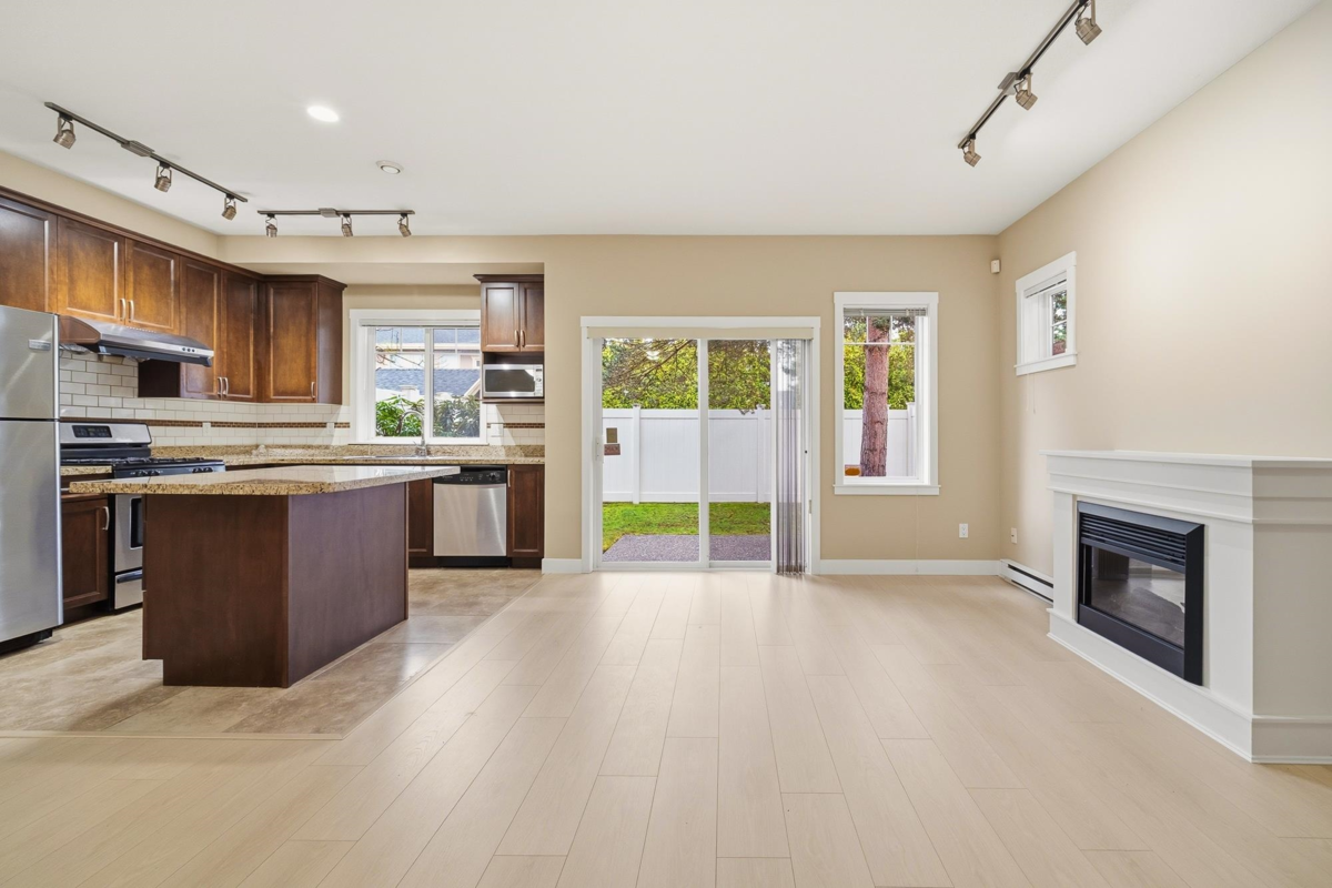 Dining Area Photo of 20 11393 Steveston Highway, Richmond, BC