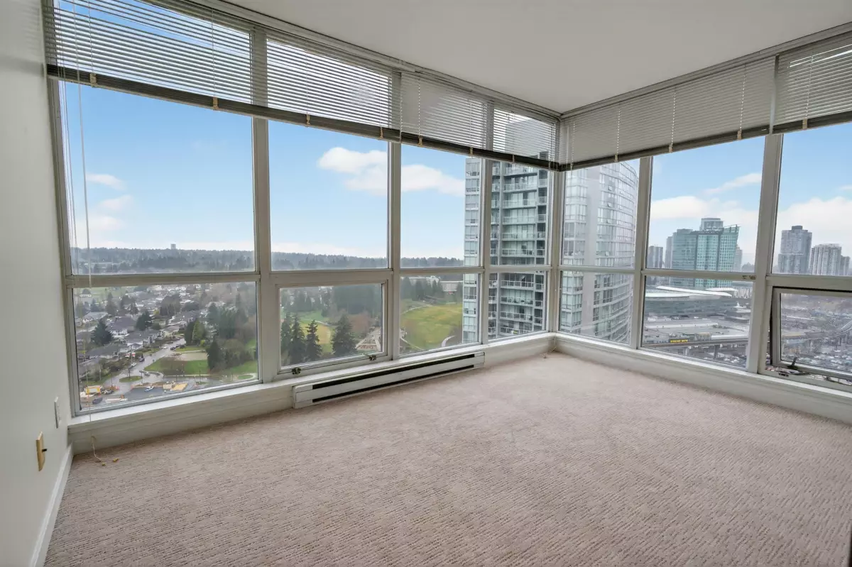Walk-In Closet Photo of 3109 9981 Whalley Boulevard, Surrey, BC