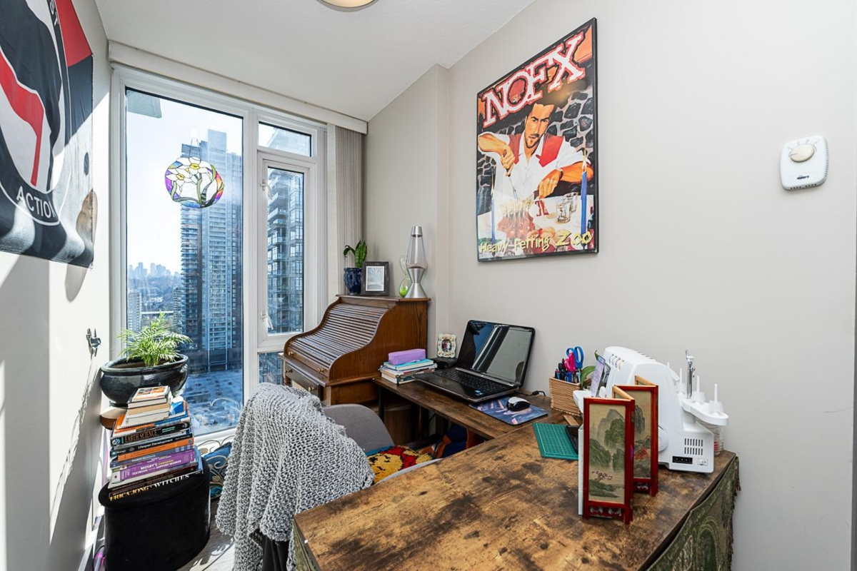 Entry Foyer Photo of 1707 4189 Halifax Street, Burnaby, BC