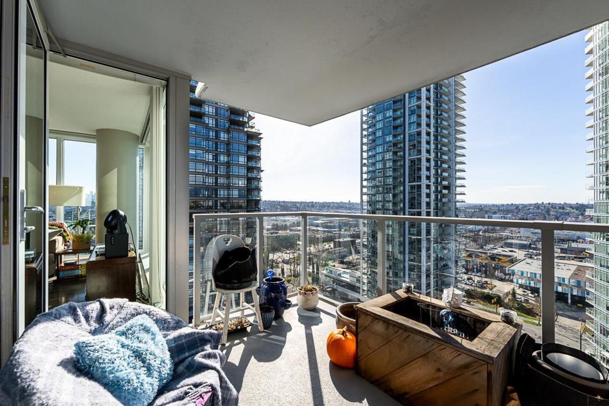 Guest Bathroom Photo of 1707 4189 Halifax Street, Burnaby, BC