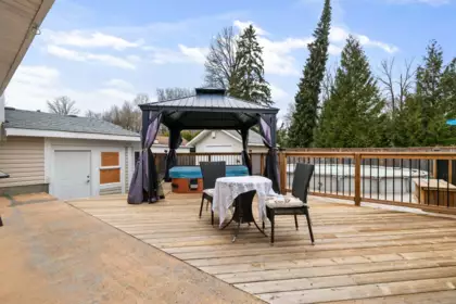 Swimming Pool Photo of 45715 Berkeley Avenue, Chilliwack, BC