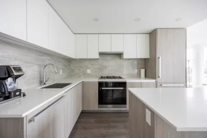Kitchen Island Photo of 810 6633 Buswell Street, Richmond, BC
