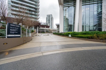 4802 567 Clarke Road, Coquitlam, BC, Coquitlam — Apartment/Condo for sale