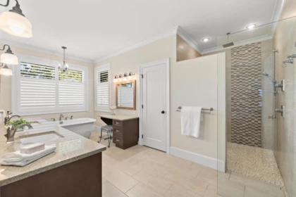 Entry Foyer Photo of 9075 King Street, Langley, BC