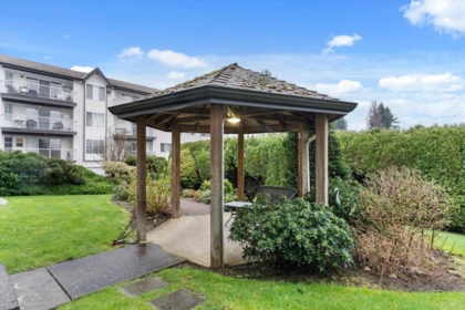 Backyard Photo of 307 33535 King Road, Abbotsford, BC