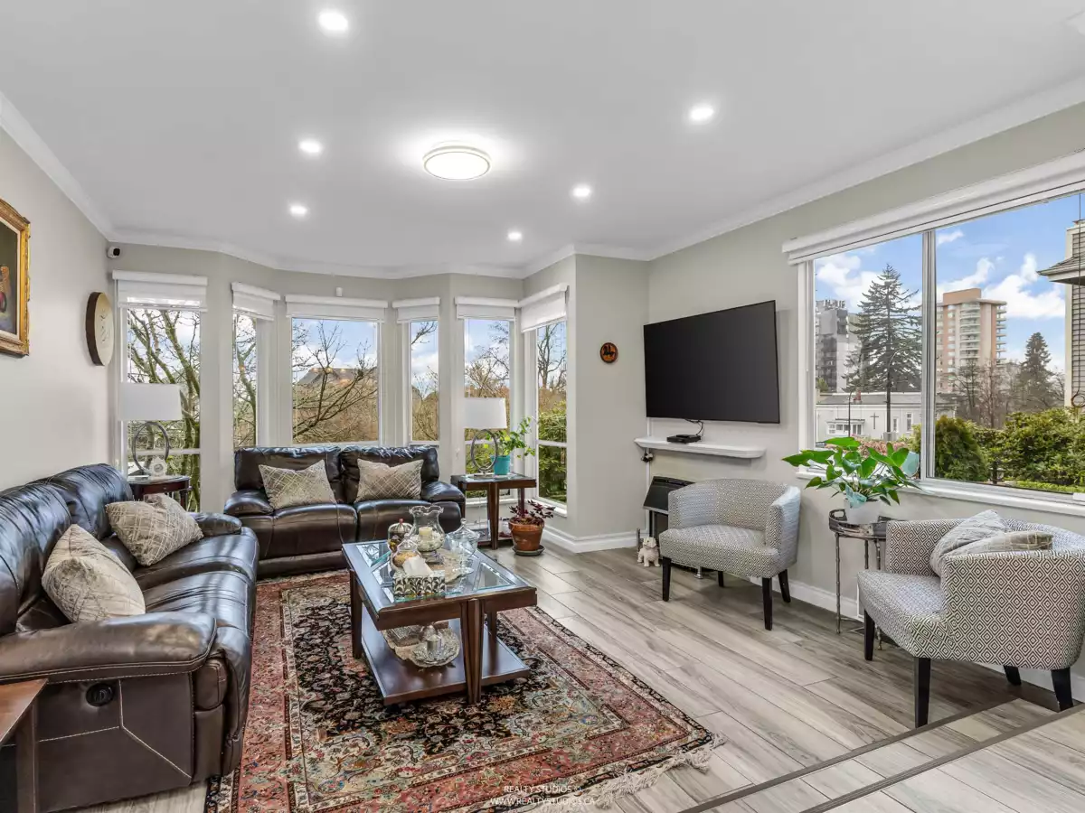 Living Room Photo of 6 220 E Keith Road, North Vancouver, BC