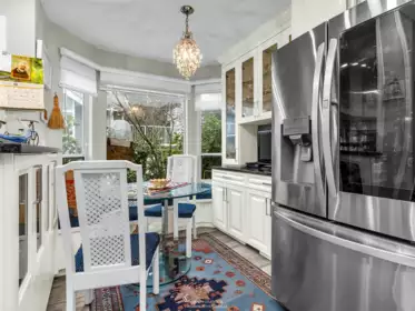 Kitchen Island Photo of 6 220 E Keith Road, North Vancouver, BC