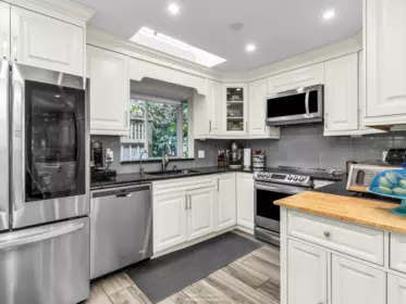 Kitchen Photo of 6 220 E Keith Road, North Vancouver, BC