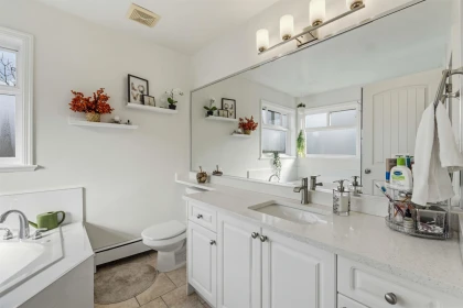 Powder Room Photo of 7097 149a Street, Surrey, BC
