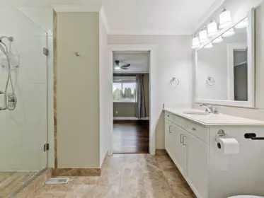 Hallway Photo of 15328 N Kettle Crescent, Surrey, BC