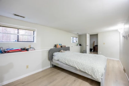 Hot Tub / Spa Photo of 826 E 13th Avenue, Vancouver, BC