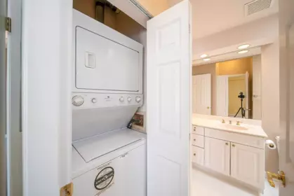 Guest Bathroom Photo of 431 383 E 37th Avenue, Vancouver, BC