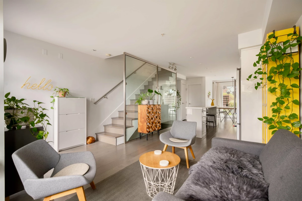Living Room Photo of 4 2358 Western Avenue, North Vancouver, BC