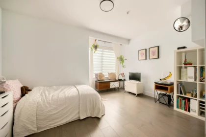 Bedroom 3 Photo of 4 2358 Western Avenue, North Vancouver, BC