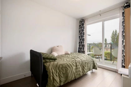 Guest Bathroom Photo of 4 2358 Western Avenue, North Vancouver, BC