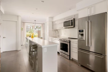 Kitchen Island Photo of 4 2358 Western Avenue, North Vancouver, BC