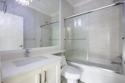 Entry Foyer Photo of 4036 Moscrop Street, Burnaby, BC