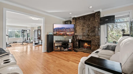Kitchen Island Photo of 14077 84 Avenue, Surrey, BC