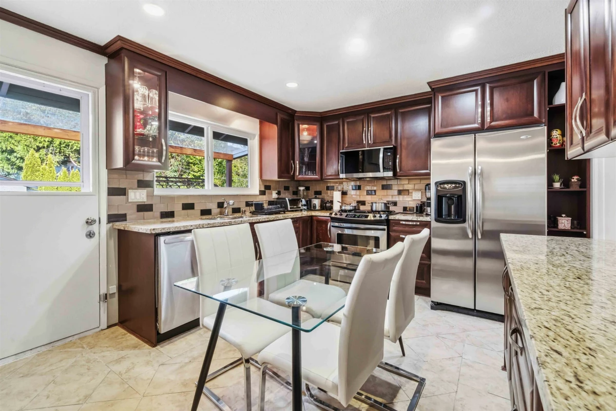 Dining Area Photo of 552 W 29th Street, North Vancouver, BC