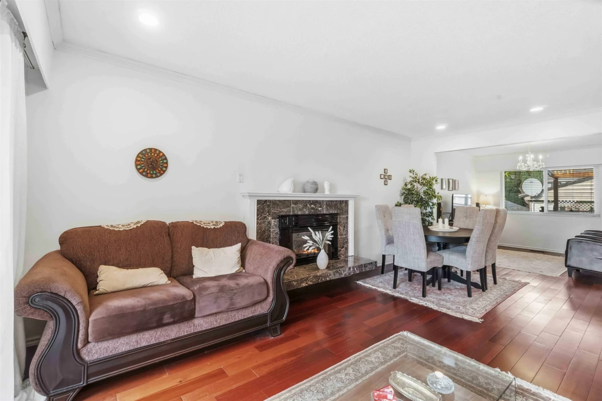 Family Room Photo of 552 W 29th Street, North Vancouver, BC