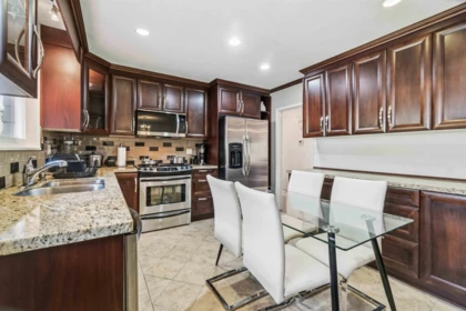 Kitchen Photo of 552 W 29th Street, North Vancouver, BC