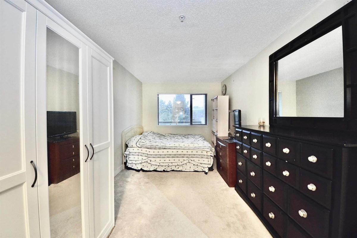 Family Room Photo of 452 10838 City Parkway, Surrey, BC