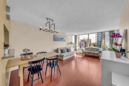 1302 4689 Hazel Street, Burnaby, BC, Burnaby — Apartment/Condo for sale