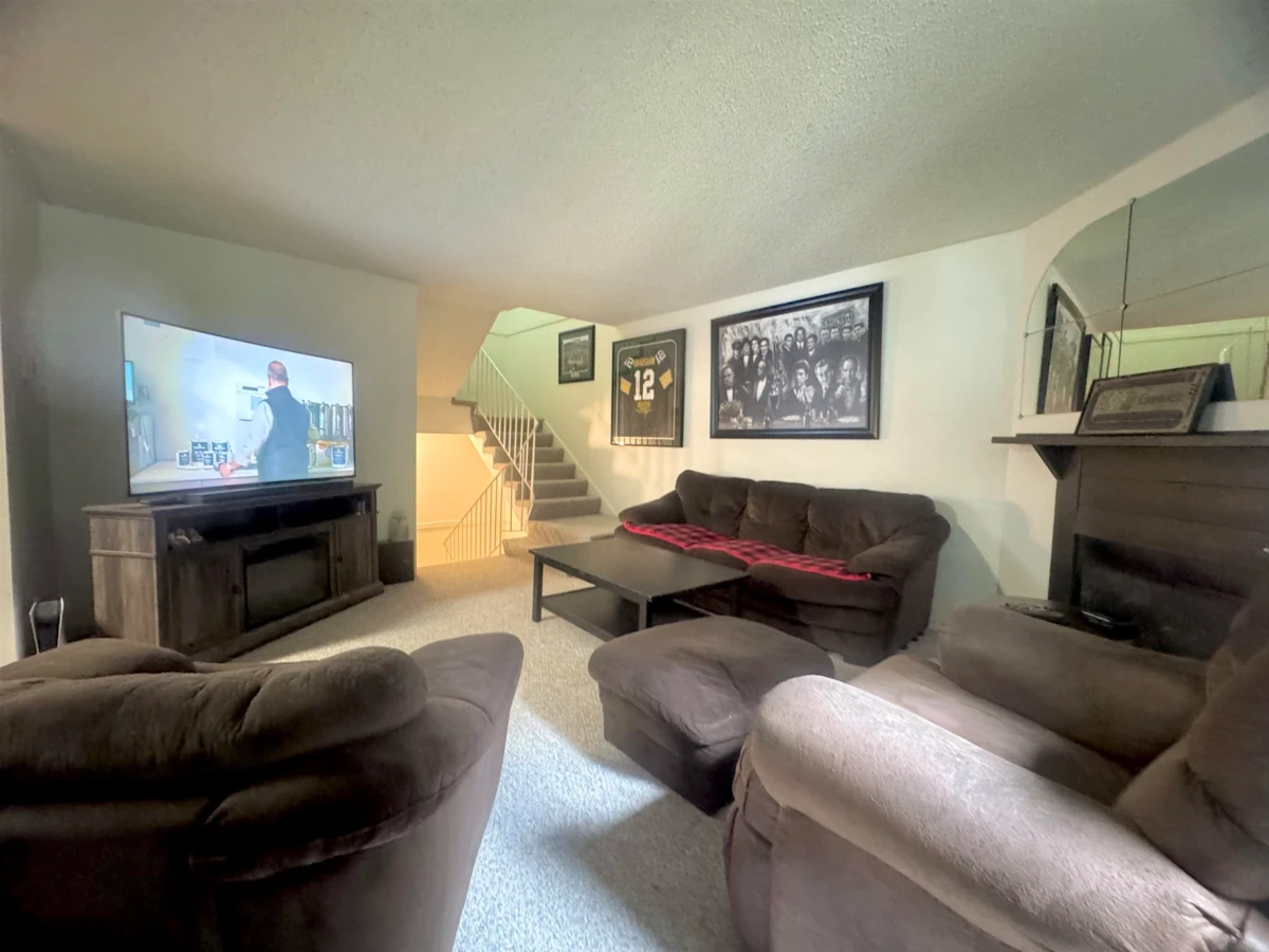 Family Room Photo of 10589 Holly Park Lane, Surrey, BC