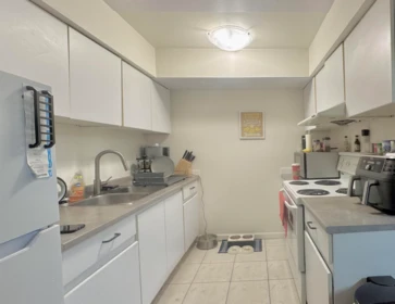 Kitchen Photo of 10589 Holly Park Lane, Surrey, BC