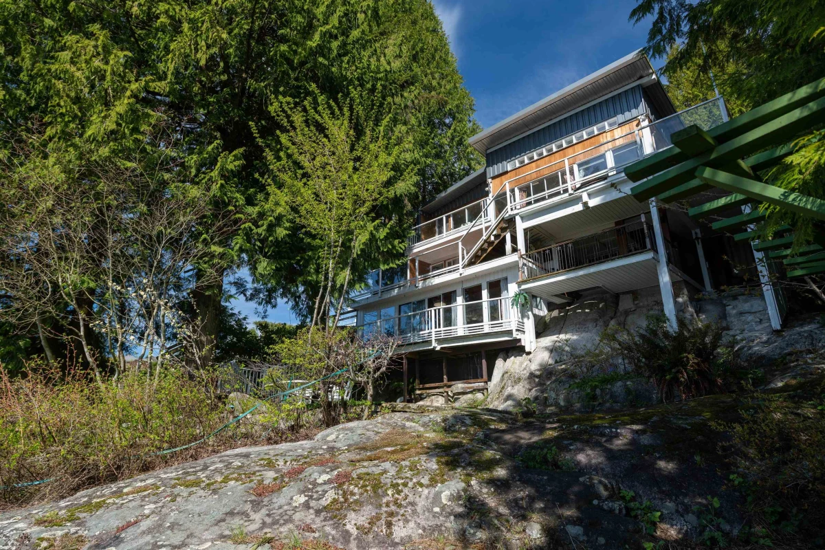 Family Room Photo of 4515 Stonehaven Avenue, North Vancouver, BC