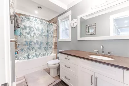 Hallway Photo of 21315 River Road, Maple Ridge, BC