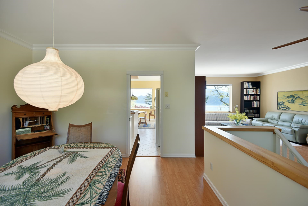 Dining Area Photo of 590-592 N Fletcher Road, Gibsons, BC
