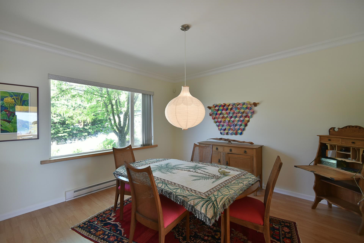 Family Room Photo of 590-592 N Fletcher Road, Gibsons, BC