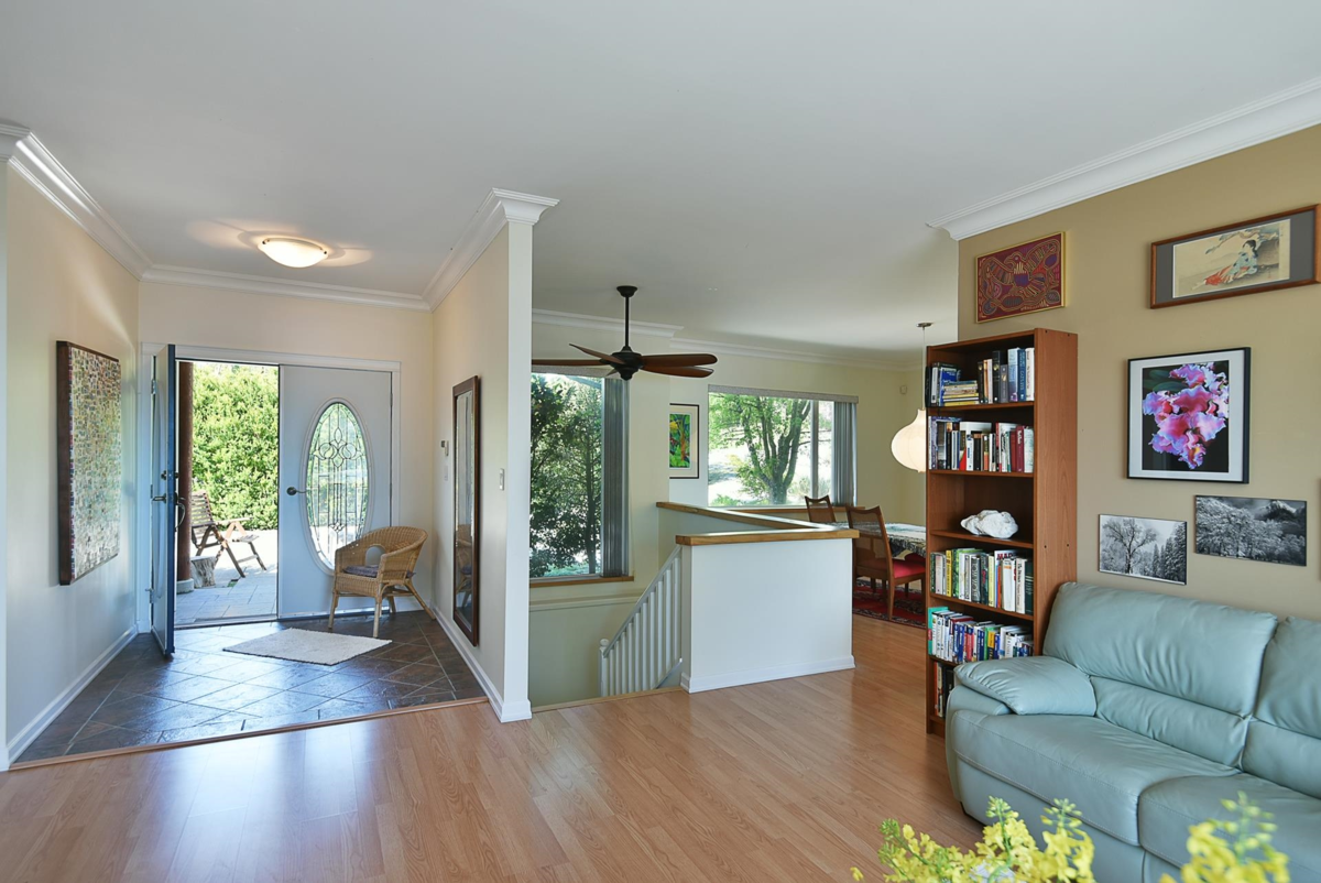 Living Room Photo of 590-592 N Fletcher Road, Gibsons, BC