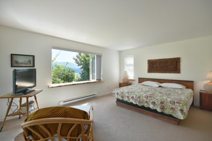 Bedroom 4 Photo of 590-592 N Fletcher Road, Gibsons, BC