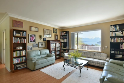 590-592 N Fletcher Road, Gibsons, BC, Gibsons — Single Family Residence for sale