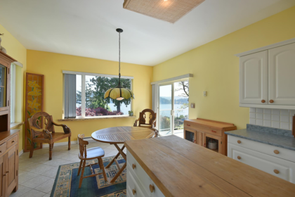 Kitchen Island Photo of 590-592 N Fletcher Road, Gibsons, BC