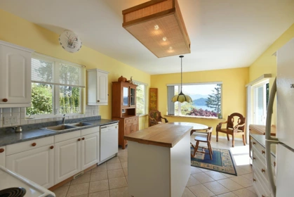 Kitchen Photo of 590-592 N Fletcher Road, Gibsons, BC