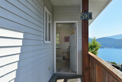 Mudroom Photo of 590-592 N Fletcher Road, Gibsons, BC